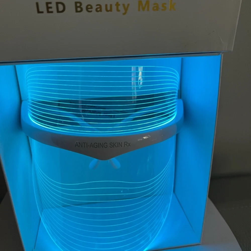 7 color LED facial mask wear on the Go girl cordless USB recharges U Beautiful